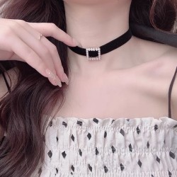 N333 Square Pearl Velvet Collar