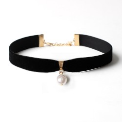 Pearl Pendant Black Velvet Collar